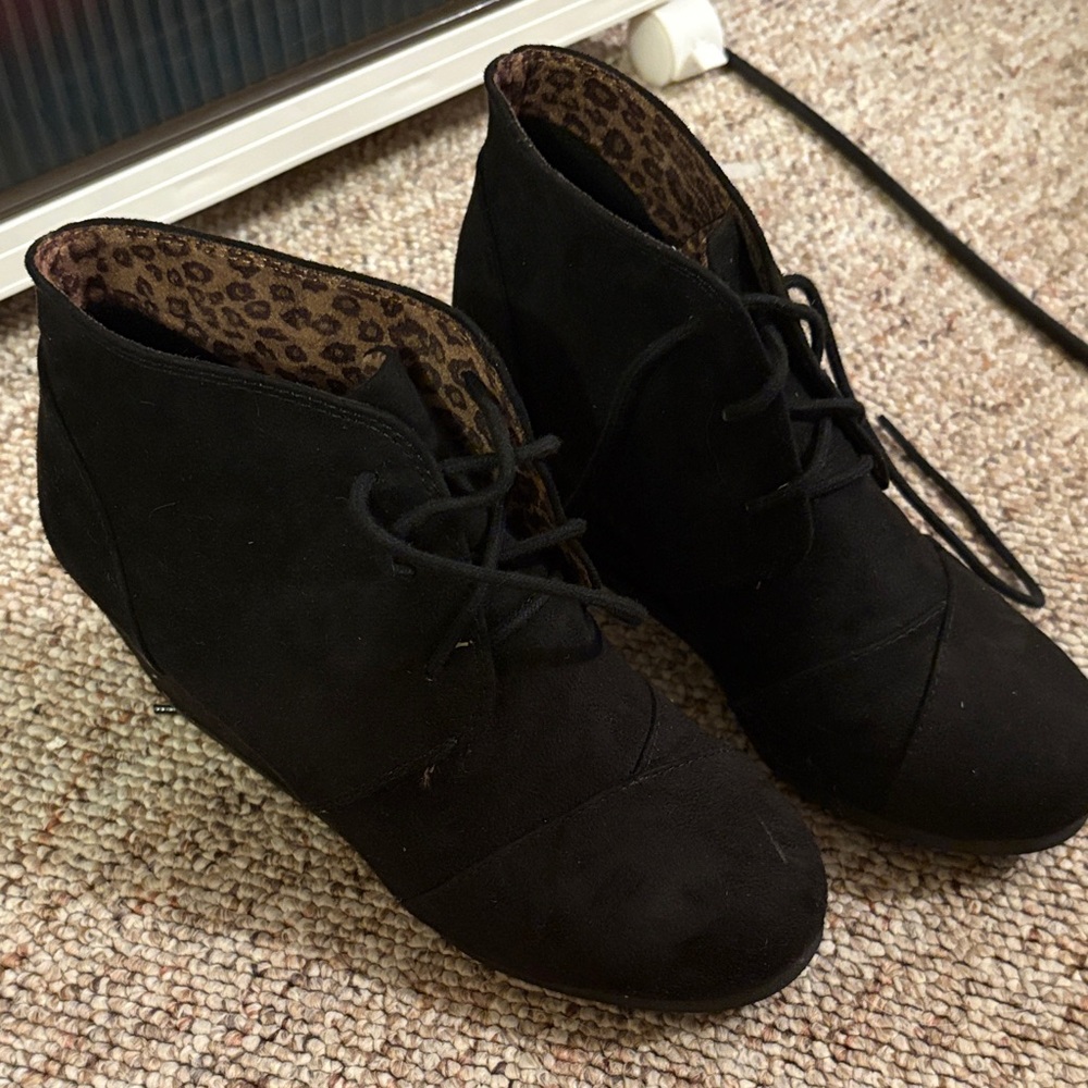 Black Ankle Boots with Leopard Print Lining